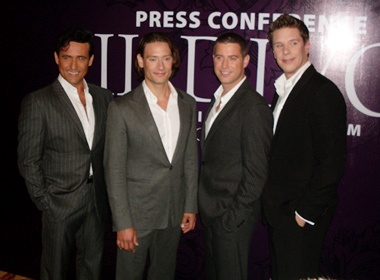 Il Divo bi 'quay' boi nguoi dep Viet hinh anh