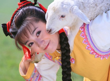 He lo hau truong cua 'Tan Hoan Chau Cach Cach' hinh anh