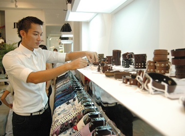 'Dot kich' shop thoi trang Trung Cuong hinh anh