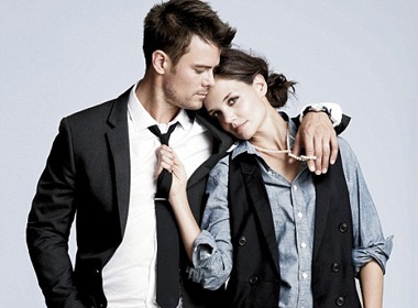 Katie Holmes tinh tu cung sao 'Robot bien hinh' hinh anh