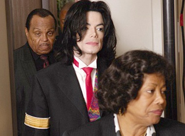 Bo me Michael Jackson ly di hinh anh