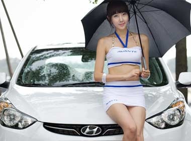 Nguoi dep Choi Byul-I nhi nhanh ben Hyundai Avante hinh anh