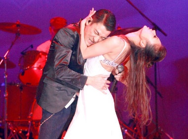 Luu Duc Hoa sexy cung vu cong hinh anh