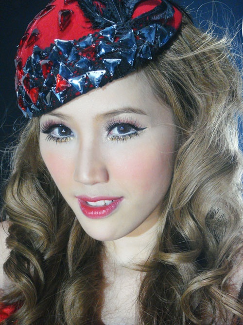 Bao Thy doat cu dup vong I hinh anh