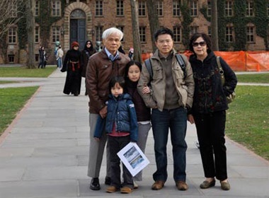 GS Ngo Bao Chau ngoai toan hoc hinh anh