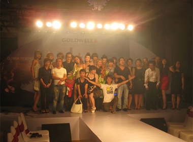 Dac sac xu huong thoi trang toc 2010 hinh anh