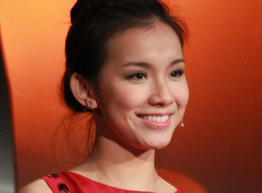 Hoa hau Thuy Lam sinh con trai hinh anh