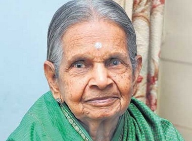 Cu ba 78 nam khong uong nuoc hinh anh