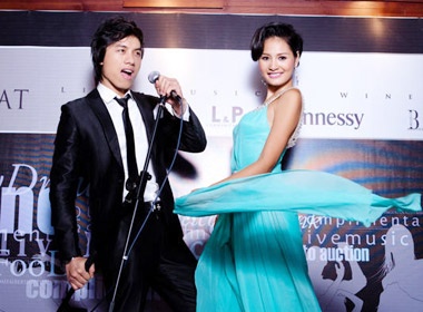 Hoa hau Huong Giang tinh tu ben Quoc Hung hinh anh