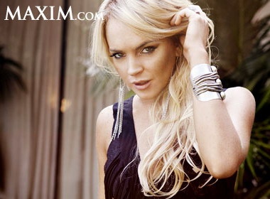 Lindsay Lohan dam vao xe day tre con? hinh anh