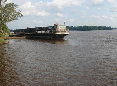 Lat thuyen tren song, hang tram nguoi chet va mat tich hinh anh