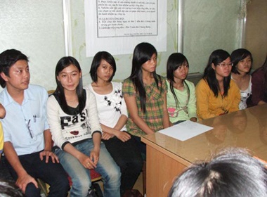 Lua 'day chui' cho sinh vien truot dai hoc? hinh anh