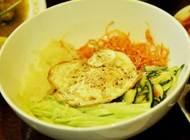 Com tron Han Quoc o Ha Noi hinh anh