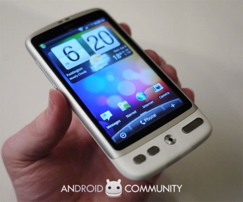 HTC Desire mau trang va HTC Wildfire mau bac lo dien hinh anh