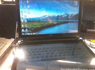 Laptop hai man hinh cua Acer lo dien hinh anh