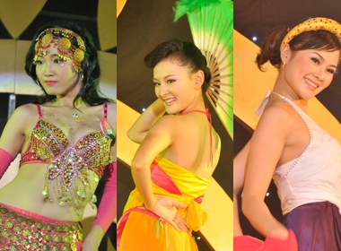 Hoa khoi sinh vien dua nhau khoe lung tran hinh anh