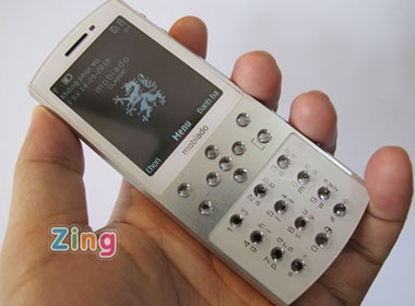 'De' sieu sang Mobiado Classic 712EM ve Viet Nam hinh anh