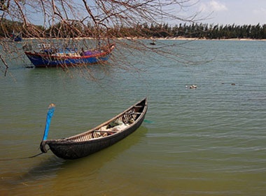 11 anh em chet duoi vi lat thuyen hinh anh