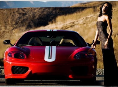 Nguoi dep sexy ben sieu xe Ferrari hinh anh