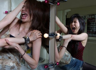 Nhung man danh ghen doc dia cua 'teen girl' hinh anh