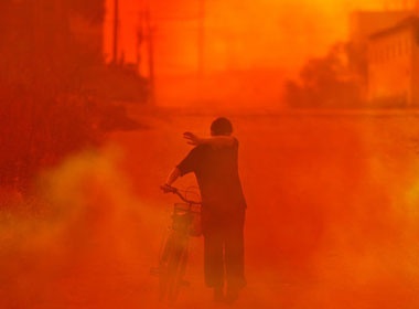 Ca huyen nhuom do sau vu ro ri axit hinh anh