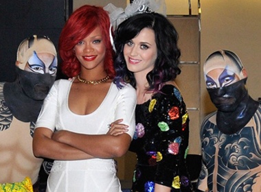 Katy Perry mo tiec chia tay doi doc than hinh anh