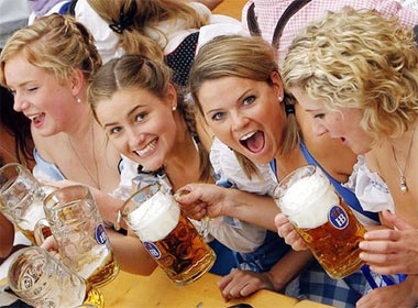 Bia chay tran le hoi Oktoberfest hinh anh