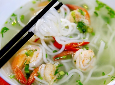 Thuong thuc banh canh Quang Binh tai Ha Noi hinh anh