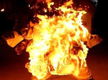 Nan nhan lu lut tu thieu truoc nha Thu tuong hinh anh