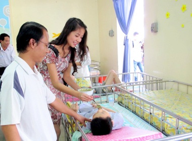 Kieu Khanh lam tu thien cung vo chong Thuy Hanh hinh anh