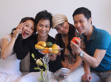 Nghe si Viet tham 'nha moi' cua MC Xuan Hieu hinh anh