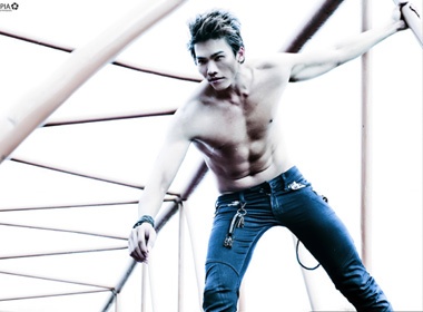 Thi sinh Sieu mau khoe body co bap hinh anh