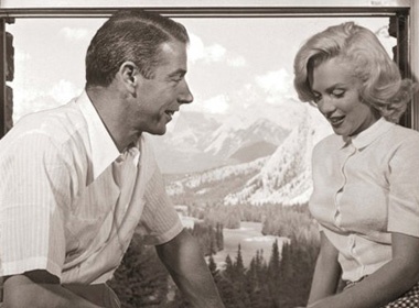 Ky nghi cua Marilyn Monroe voi nguoi chong dau tien hinh anh