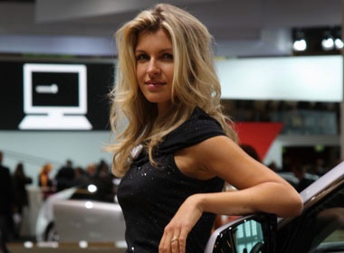 Nguoi dep tai trien lam oto Paris hinh anh