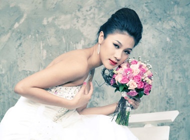 Sieu mau Kim Dung dien vay cuoi hinh anh