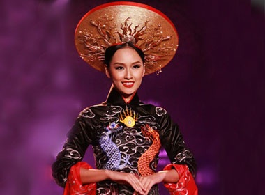 'Man nhan' voi ao dai kim cuong, dat vang cua Mai Phuong Thuy hinh anh