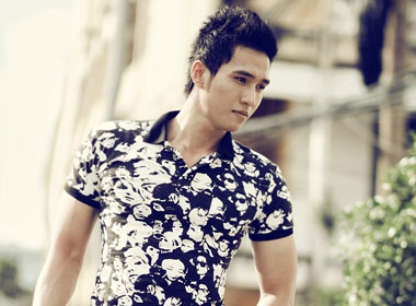 Thi sinh Sieu mau dien jeans rach hinh anh