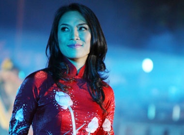 My Tam mac ao dai hat mung Dai le hinh anh