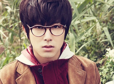 Yun Ho 'xi tin' tren High Cut hinh anh
