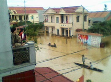 Teen Quang Binh loi lu den truong don dep hinh anh