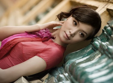 Hoa hau Thuy Dung diu dang giua pho co Ha Thanh hinh anh