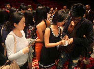 Tang Thanh Ha, Hai Yen trong vong vay khan gia Han Quoc hinh anh