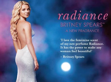 Britney Spears khoe mui huong moi hinh anh