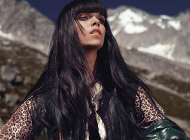 Meghan Collison khoe sac giua thien nhien hinh anh