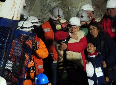 Tho mo dau tien da duoc giai thoat sau 2 thang hinh anh