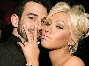 Christina Aguilera bat ngo tuyen bo ly than hinh anh