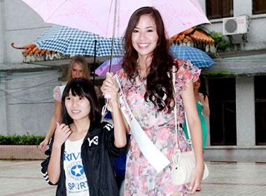 Kieu Khanh gian di khi di tu thien tai Trung Quoc hinh anh