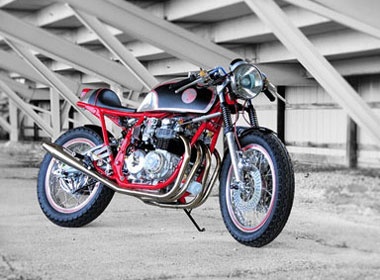 Pha cach voi Honda CB550 'do' hinh anh