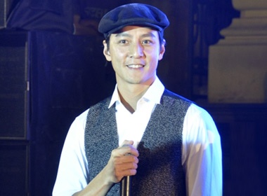 Hinh anh thu vi giua Ngo Ngan To va fan Viet hinh anh