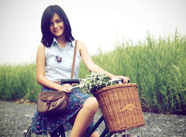 Pham Quynh Anh tuoi tan tren dong co hinh anh